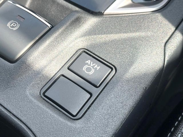 【オートブレーキホールド】信号待ちや渋滞で停車時にブレーキから足を離しても、停止状態を保持してくれます。前進するときはアクセルを踏めば自動で解除されるので安心♪街乗り運転が楽になります♪