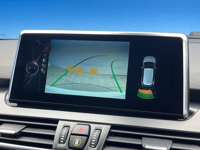 ●ガイドライン付きバックカメラ:不安な駐車もこれで安心!ガイドライン付きなので狭い箇所での駐車もラクラクです!