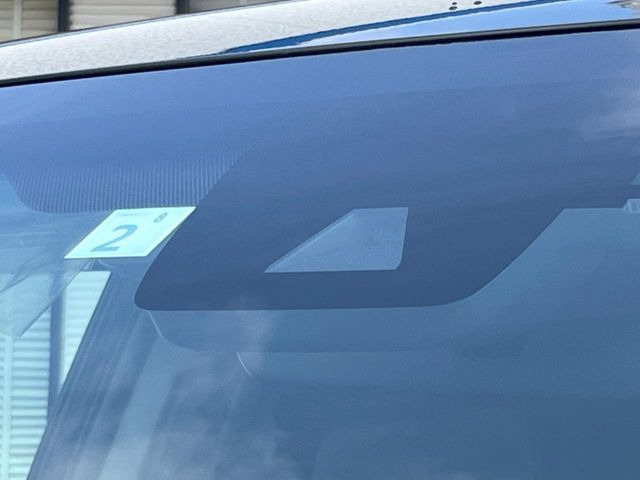 【トヨタセーフティセンス】走行中に前方の車両等を認識し、衝突しそうな時は警報とブレーキで衝突回避と被害軽減をアシスト。より安全にドライブをお楽しみいただけます。