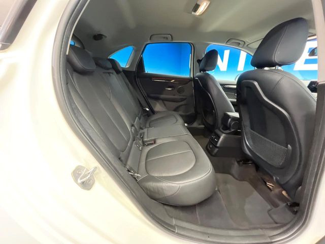 ●後部座席も気になるようなキズ・汚れやへたり等、大きなダメージはなく、良好な状態です。