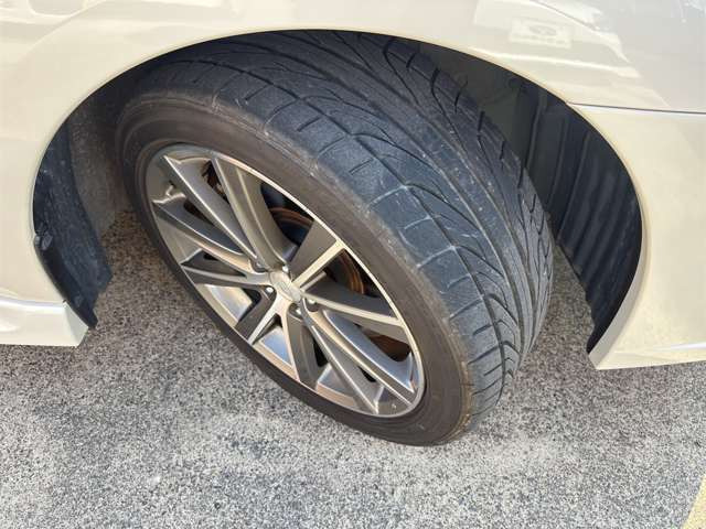 社外18インチアルミホイール タイヤの山有ります