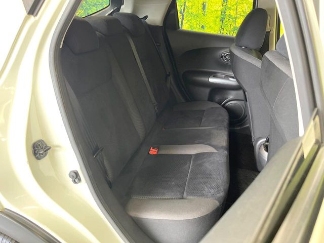 後部座席も気になるようなキズ・汚れやへたり等、大きなダメージはなく、良好な状態です。