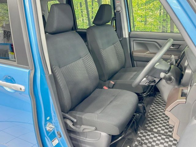 運転席シート廻りは使用感も少なく、良好な状態となっています。丁寧に使われていたことがよくわかりますね。