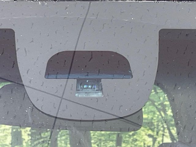 【シティブレーキアクティブシステム】低速走行中に前方の車両等を認識し、衝突しそうな時は警報とブレーキで衝突回避と被害軽減をアシスト。より安全にドライブをお楽しみいただけます。