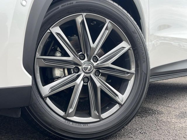 �y����18�C���`�A���~�z�C�[���z�O�ςɃ}�b�`���������A���~�z�C�[���𑕒����Ă���܂��B�e��ЊO�A���~�z�C�[����A�X�^�b�h���X�^�C�����戵�����Ă���܂��B���񂲑��k����������