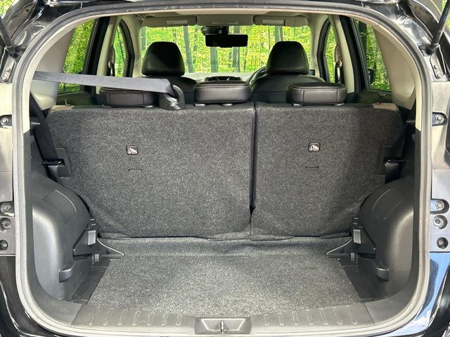 ���i�̂���������ʋ΁A���}���ɏ\���ȉ׎��X�y�[�X���m�ۂ��Ă���܂��B�Z�J���h�V�[�g��|���ƁA�傫�ȉו��̐ύڂ��\�ł���