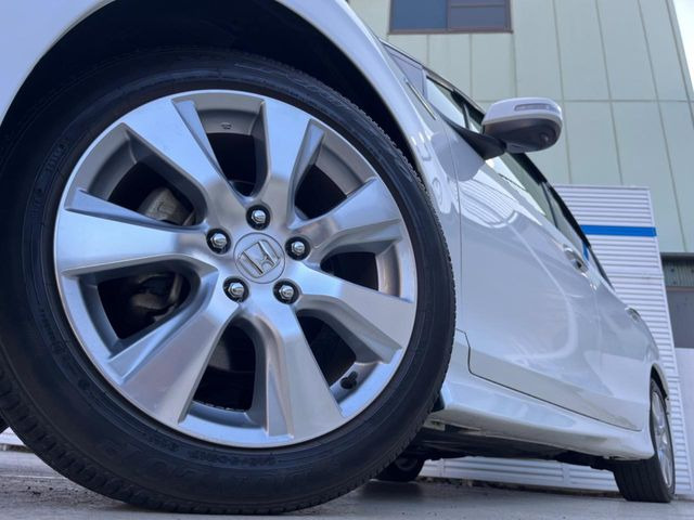 【純正17インチアルミホイール】外観にマッチした純正アルミホイールを装着しております。各種社外アルミホイールや、スタッドレスタイヤも取扱いしております。是非ご相談ください♪