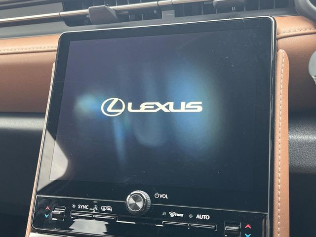 �y9.8�C���` �f�B�X�v���C�I�[�f�B�I�z���ʂ̃f�B�X�v���C��AppleCarPlay��AndroidAuto�����p�\�B�傫�ȉ�ʂŃX�}�z�i�r�A�v���������p���������܂���