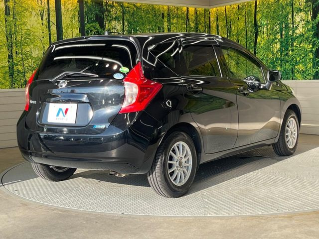 ☆全国のネクステージからお取り寄せが可能※!遠方の店舗に展示してあるクルマが気になる場合も、最寄りの店舗でご覧いただくことが可能です!是非私たちに要望をお聞かせください!※別途費用