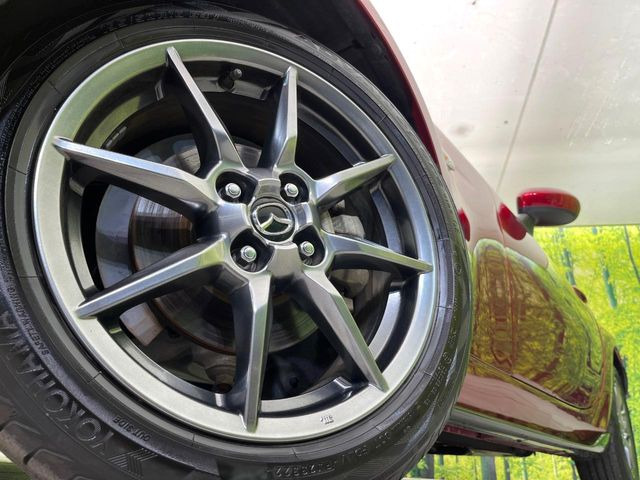 【純正16インチアルミホイール】外観にマッチした純正アルミホイールを装着しております。各種社外アルミホイールや、スタッドレスタイヤも取扱いしております。是非ご相談ください♪