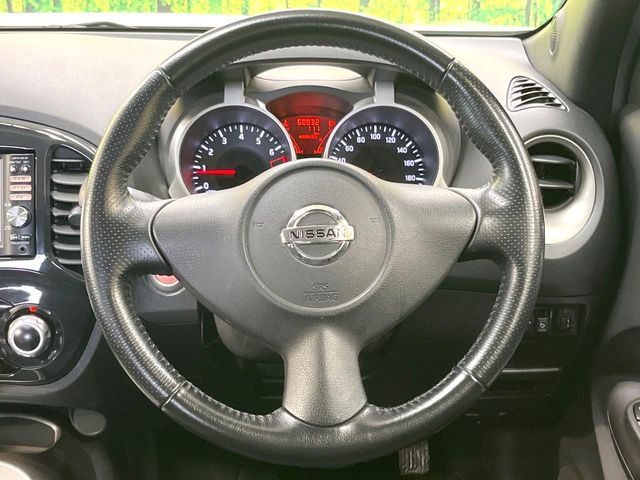 ステアリングも使用感が少なく、きれいな状態となっております♪