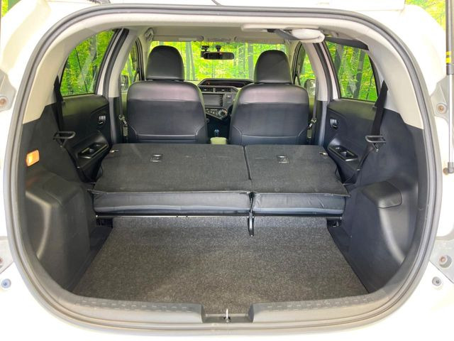 ���i�̂���������ʋ΁A���}���ɏ\���ȉ׎��X�y�[�X���m�ۂ��Ă���܂��B�Z�J���h�V�[�g��|���ƁA�傫�ȉו��̐ύڂ��\�ł���