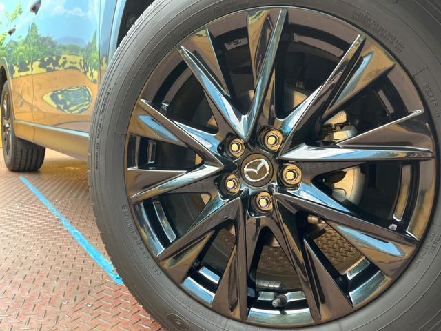 【純正19インチアルミホイール】外観にマッチした純正アルミホイールを装着しております。各種社外アルミホイールや、スタッドレスタイヤも取扱いしております。是非ご相談ください♪