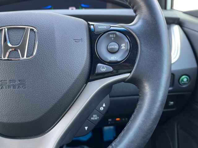 【アダプティブクルーズコントロール】高速道路での長距離走行が楽に!!自動で速度を保つクルーズコントロールが、衝突軽減システムと連携し、前方の車両を感知して車間を保つように速度調節してくれます!!