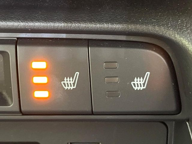 【シートヒーター】寒い日に重宝するシートヒーター!エアコンより早く温まってくれるので寒がりの人も安心ですね♪エアコンの温風は乾燥するから苦手、という方にもをおすすめです。