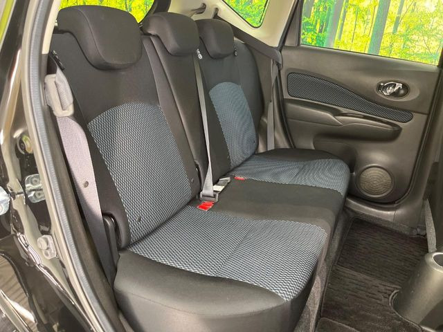 後部座席も気になるようなキズ・汚れやへたり等、大きなダメージはなく、良好な状態です。