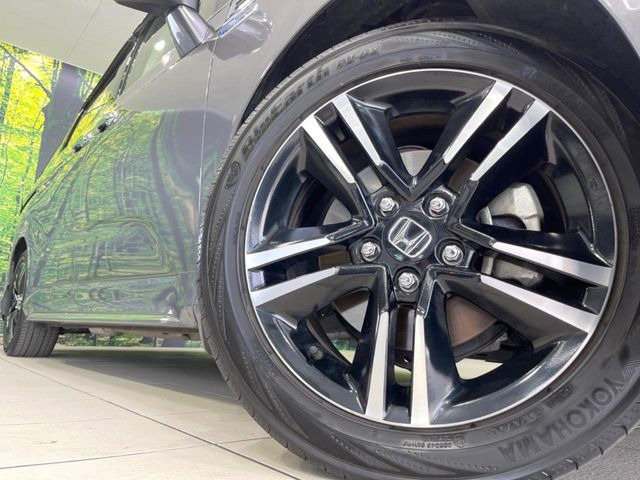 【純正17インチアルミホイール】外観にマッチした純正アルミホイールを装着しております。各種社外アルミホイールや、スタッドレスタイヤも取扱いしております。是非ご相談ください♪