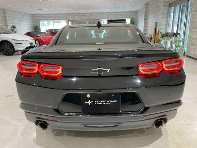 【屋内展示場完備】雨が降っても風が吹いても、暑くても寒くてもゆっくりお車をご覧いただけます⇒