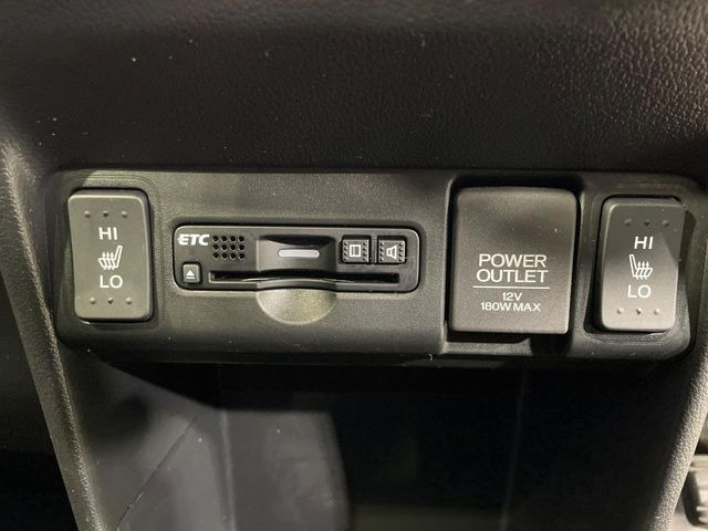 【シートヒーター】寒い日に重宝するシートヒーター!エアコンより早く温まってくれるので寒がりの人も安心ですね♪エアコンの温風は乾燥するから苦手、という方にもをおすすめです。