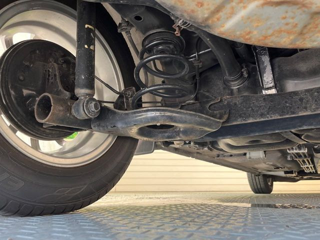 お車を安心してお乗りいただく為には、足回りの定期点検が欠かせません。サービスサポート(有償保証)では無料点検もご提供しており、安心のカーライフをお過ごしいただけるサポート体制が整っています。