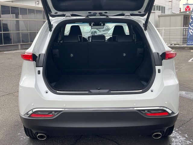 【ハンズフリーパワーバックドア】リアバンパー下部に足先を出し入れするだけでバックドアが自動で開閉♪両手が荷物でふさがっている時でもラクラク開閉操作が行えます!