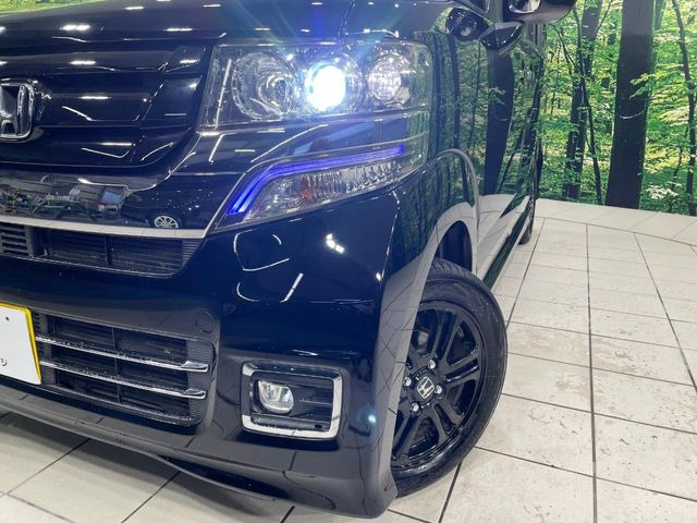 【HIDヘッドライト】非常に明るく前方を照らしてくれるので、悪天候や夜間の走行時も視界良好で安心してお乗りいただけます。