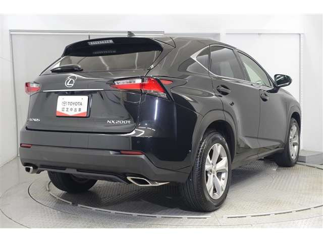 NX200t バージョンL