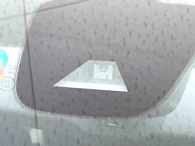 【インテリジェントエマージェンシーブレーキ】フロントカメラで前方の車両や歩行者を検知。衝突しそうな時は衝突被害軽減ブレーキが作動、衝突回避をサポート。より安全にドライブをお楽しみいただけます。