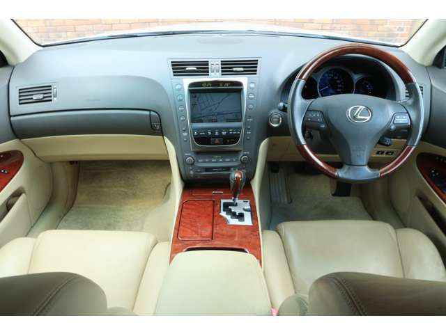 すっきりとしたダッシュボード回り!フロントビューの視界も良くて運転しやすいですよ♪