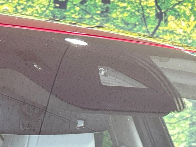 【アドバンストスマートシティブレーキサポート】低速走行中に前方の車両等を認識し、衝突しそうな時は警報とブレーキで衝突回避と被害軽減をアシスト。より安全にドライブをお楽しみいただけます。