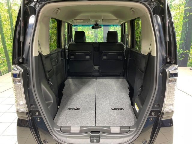 普段のお買い物や通勤、送迎等に十分な荷室スペースを確保しております。セカンドシートを倒すと、大きな荷物の積載も可能です♪