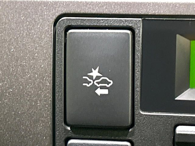 �y�g���^�Z�[�t�e�B�Z���X�z���s���ɑO���̎ԗ�����F�����A�Փ˂������Ȏ��͌x��ƃu���[�L�ŏՓˉ���Ɣ�Q�y�����A�V�X�g�B�����S�Ƀh���C�u�����y���݂��������܂��B