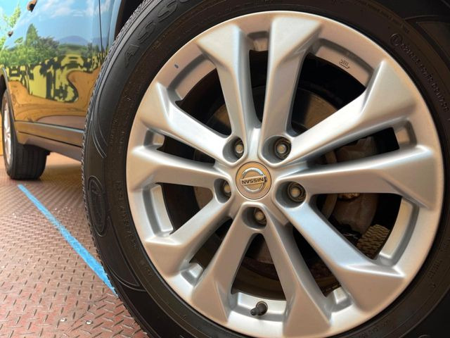 【純正17インチアルミホイール】外観にマッチした純正アルミホイールを装着しております。各種社外アルミホイールや、スタッドレスタイヤも取扱いしております。是非ご相談ください♪