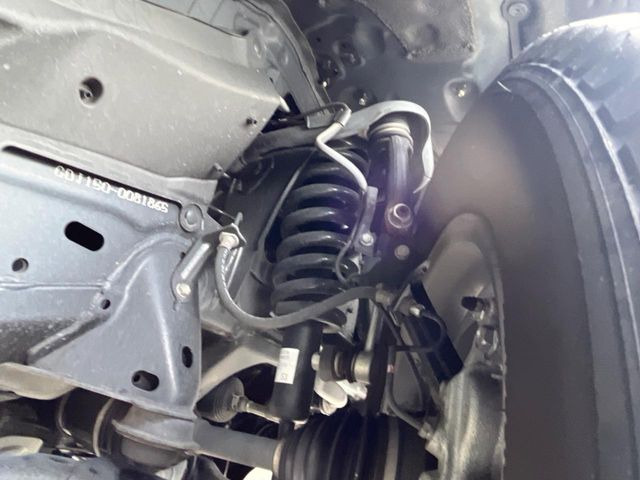 お車を安心してお乗りいただく為には、足回りの定期点検が欠かせません。サービスサポート(有償保証)では無料点検もご提供しており、安心のカーライフをお過ごしいただけるサポート体制が整っています。