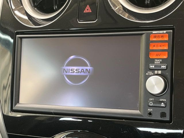 【純正ナビ】人気の純正ナビを装備しております。ナビの使いやすさはもちろん、オーディオ機能も充実!キャンプや旅行はもちろん、通勤や買い物など普段のドライブも楽しくなるはず♪