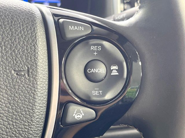 【アダプティブクルーズコントロール】高速道路での長距離走行が楽に!!自動で速度を保つクルーズコントロールが、衝突軽減システムと連携し、前方の車両を感知して車間を保つように速度調節してくれます!!