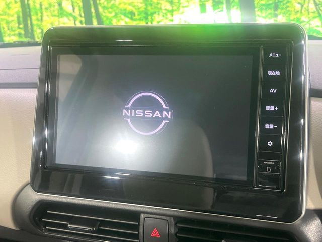 【大画面ナビ】人気の大型9インチナビを装備。存在感のある大画面はインパクト大!ナビ利用時のマップ表示は見やすく、テレビやDVDは臨場感がアップ!いつものドライブがグッと楽しくなります♪