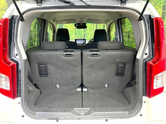 ���i�̂���������ʋ΁A���}���ɏ\���ȉ׎��X�y�[�X���m�ۂ��Ă���܂��B�Z�J���h�V�[�g��|���ƁA�傫�ȉו��̐ύڂ��\�ł���