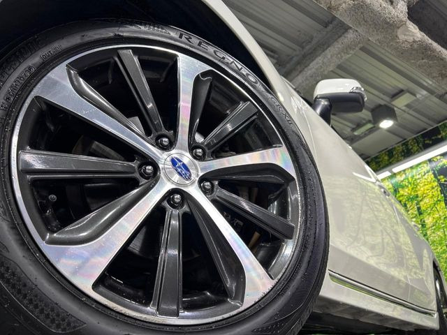 【純正18インチアルミホイール】外観にマッチした純正アルミホイールを装着しております。各種社外アルミホイールや、スタッドレスタイヤも取扱いしております。是非ご相談ください♪