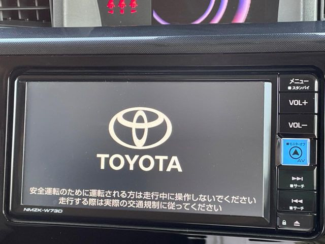 【メーカー純正ナビ】インテリアに溶け込むスタイリッシュな「専用設計」メーカーナビを装備♪視認性や操作性など基本性能にも優れ、より上質なカーライフをお楽しみいただけます。