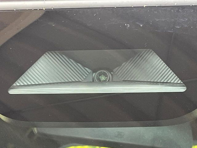 【ホンダセンシング】走行中に前方の車両等を認識し、衝突しそうな時は警報とブレーキで衝突回避と被害軽減をアシスト。より安全にドライブをお楽しみいただけます。