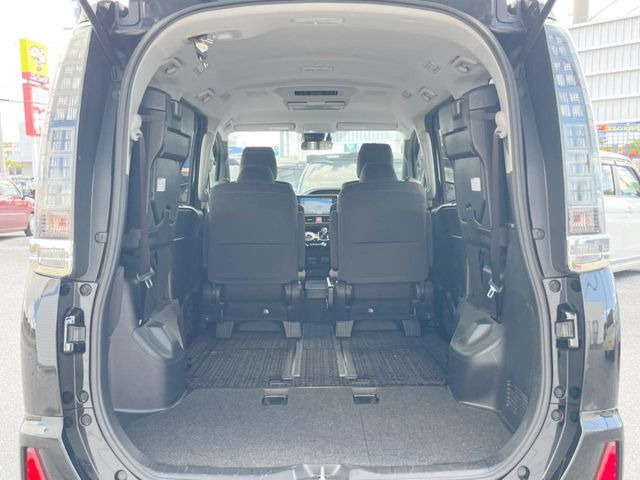 ���i�̂���������ʋ΁A���}���ɏ\���ȉ׎��X�y�[�X���m�ۂ��Ă���܂��B�Z�J���h�V�[�g��|���ƁA�傫�ȉו��̐ύڂ��\�ł���