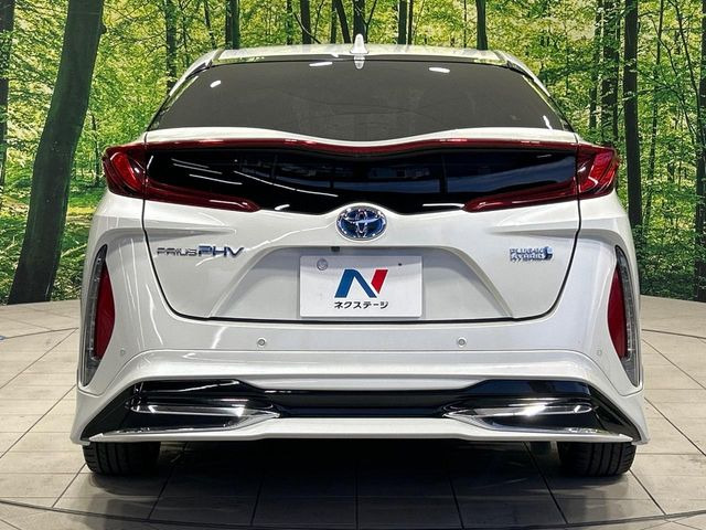 安心の最長10年・走行無制限保証(有償)をご用意。保証内容も充実はもちろん、無料点検&オイル交換や、年中無休の全国・24時間ロードサービスも付帯されておりますのでご安心下さい。