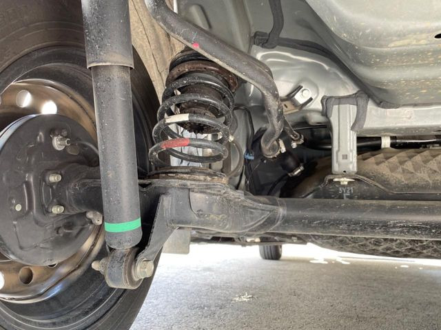 お車を安心してお乗りいただく為には、足回りの定期点検が欠かせません。サービスサポート(有償保証)では無料点検もご提供しており、安心のカーライフをお過ごしいただけるサポート体制が整っています。