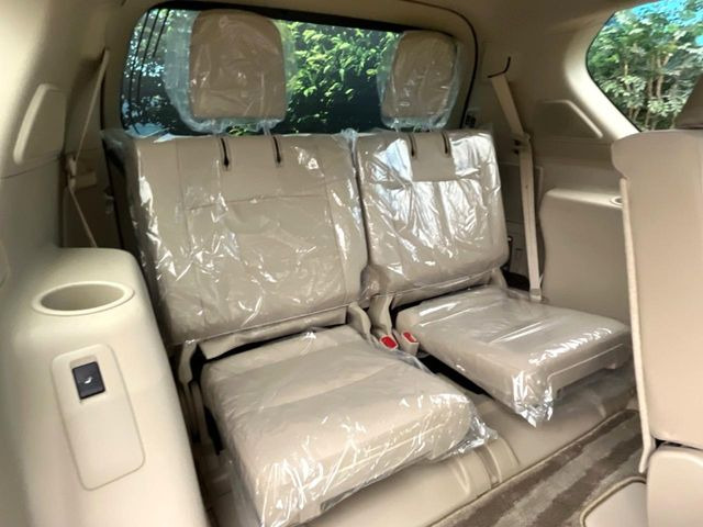 3列目シートはもちろん状態良好☆大人でもゆったりと座って頂けますので、大人数でのお出かけもラクラクです♪ご家族で、気の知れた仲間で、ドライブに行くのが楽しみですね♪