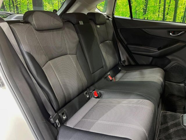 後部座席も気になるようなキズ・汚れやへたり等、大きなダメージはなく、良好な状態です。