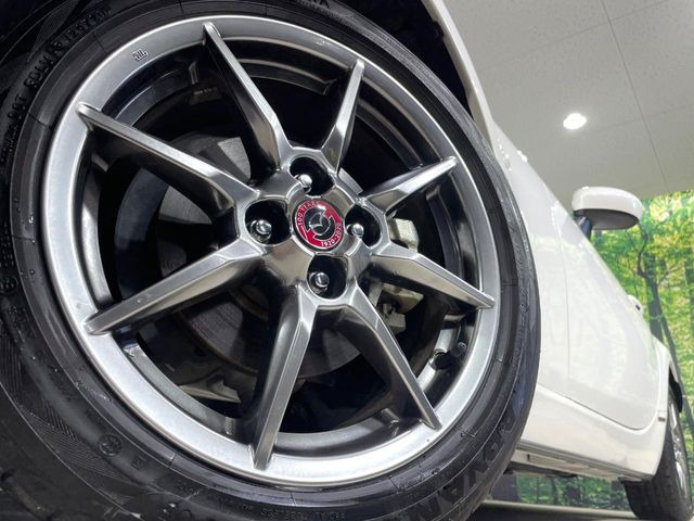 �y����16�C���`�A���~�z�C�[���z�O�ςɃ}�b�`���������A���~�z�C�[���𑕒����Ă���܂��B�e��ЊO�A���~�z�C�[����A�X�^�b�h���X�^�C�����戵�����Ă���܂��B���񂲑��k����������