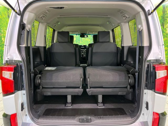 普段のお買い物や通勤、送迎等に十分な荷室スペースを確保しております。セカンドシートを倒すと、大きな荷物の積載も可能です♪