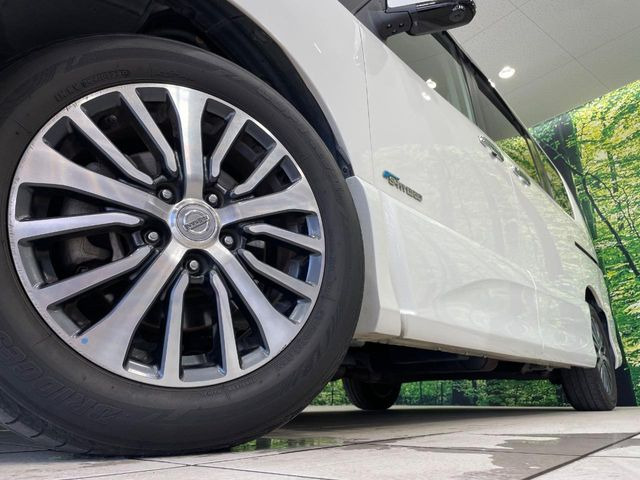 【純正15インチアルミホイール】外観にマッチした純正アルミホイールを装着しております。各種社外アルミホイールや、スタッドレスタイヤも取扱いしております。是非ご相談ください♪