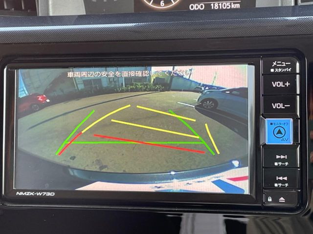 【バックカメラ】駐車時に後方がリアルタイム映像で確認できます。大型商業施設や立体駐車場での駐車時や、夜間のバック時に大活躍!運転スキルに関わらず、今や必須となった装備のひとつです!